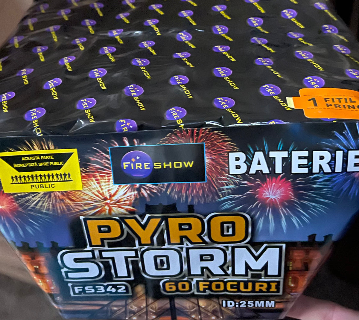 Baterie de artificii Pyro Storm 60 focuri calibrul 25 mm evantai