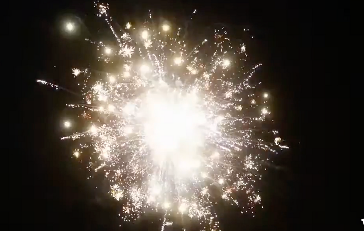 Baterie de artificii 42 focuri calibrul 25 mm Fireshow